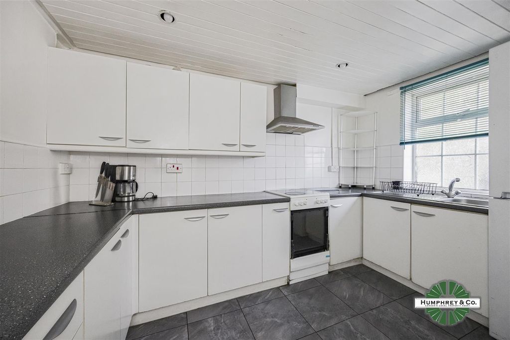 Property photo 2 of 12 282 Higham Hill Road -005.Jpg