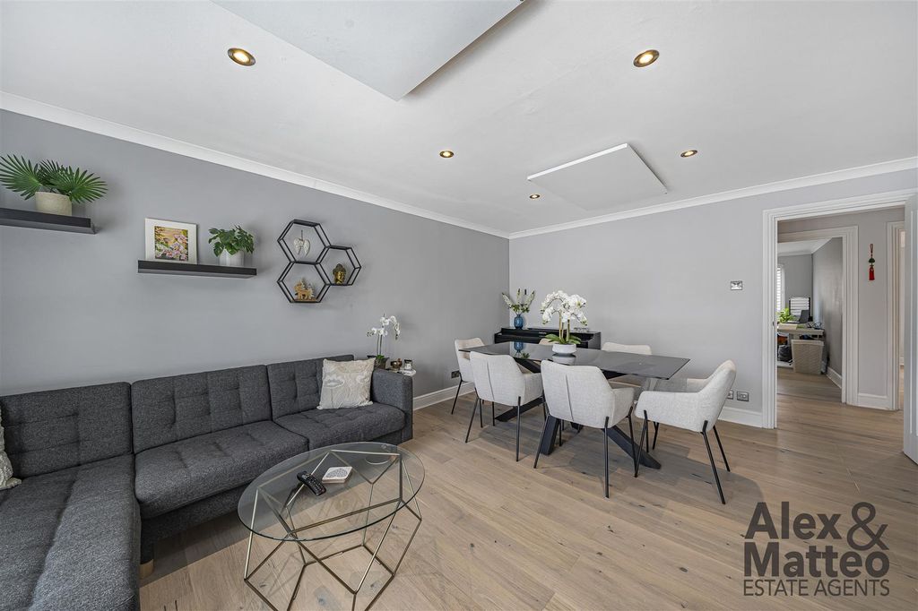 Property photo 1 of 24 Tideway Court