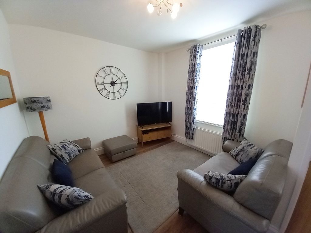 Property photo 2 of 12 Lounge