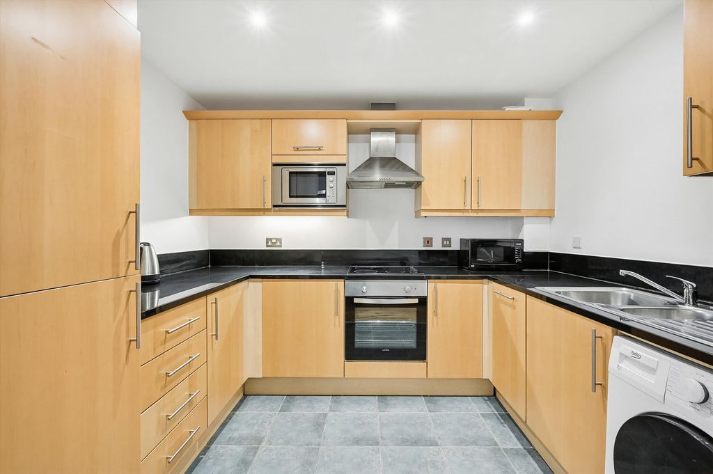 Property photo 2 of 17 Image