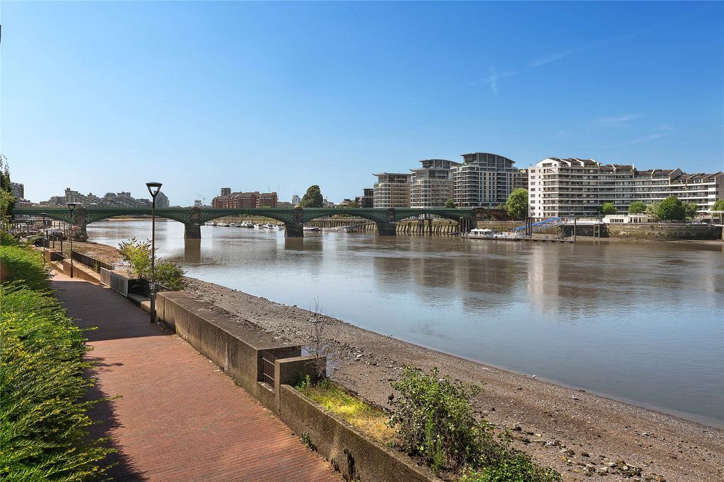 Property photo 2 of 40 River View