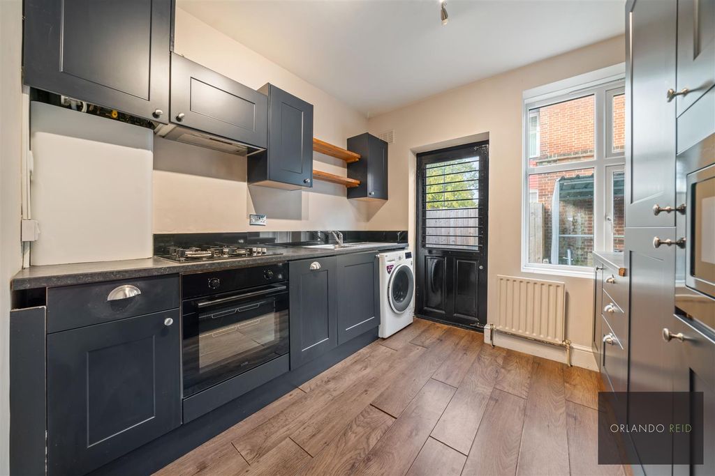 Property photo 1 of 8 Flat 2, Avenue House Sw4 8Be-7.Jpg