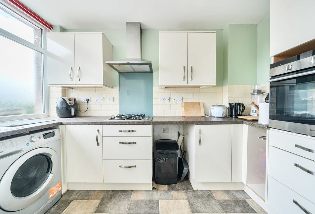 Property photo 2 of 10 1325556-10-6877A9...