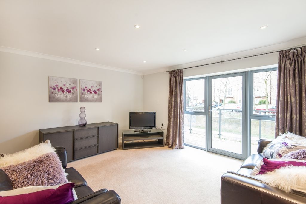 Property photo 2 of 9 Livingroom4