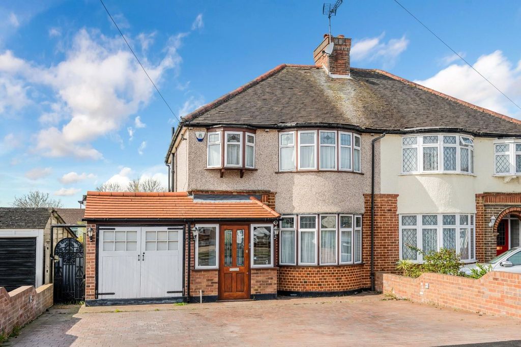 Property photo 1 of 14 Walsingham Gardens