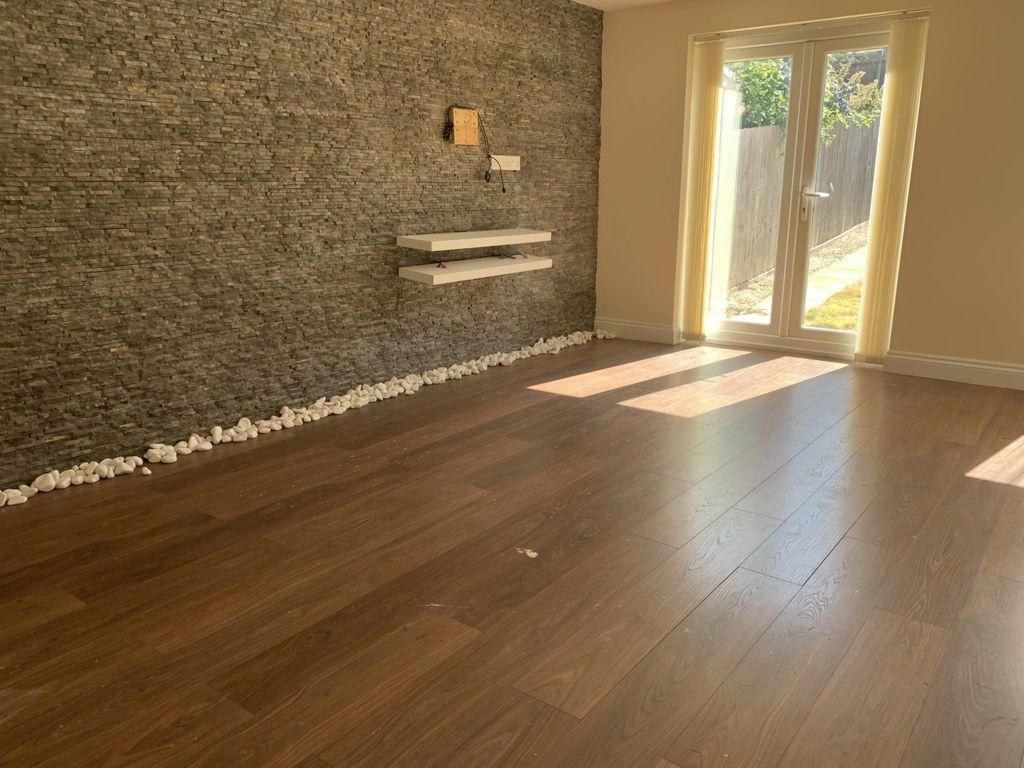 Property photo 3 of 6 Lounge