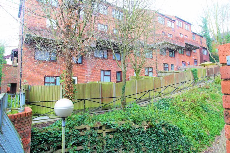 Property photo 1 of 7 Photo 5