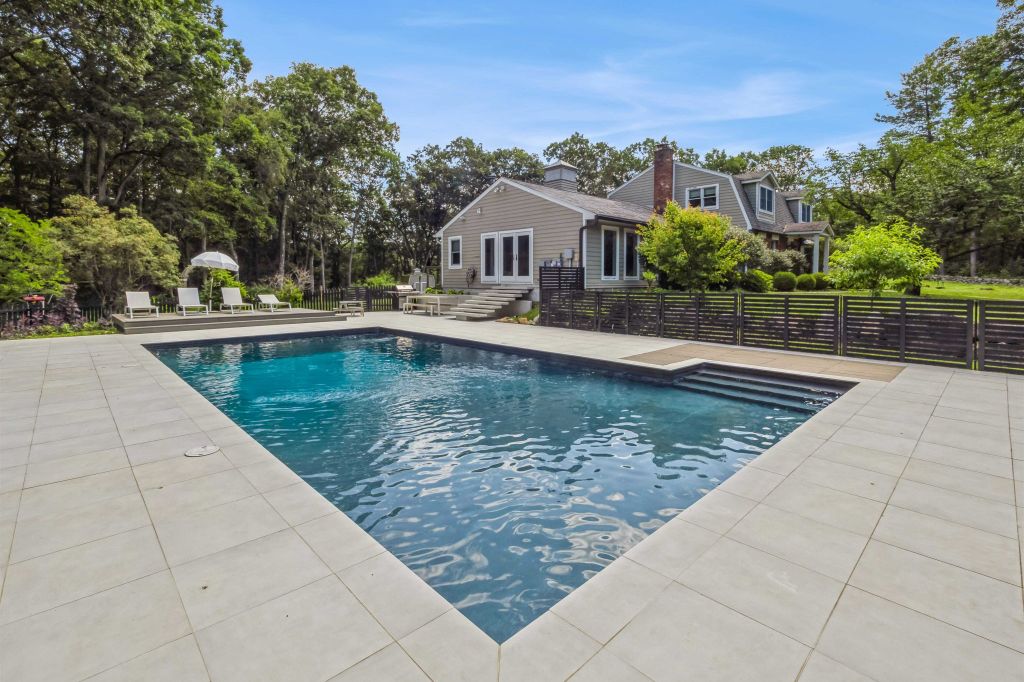 Property photo 1 of 30