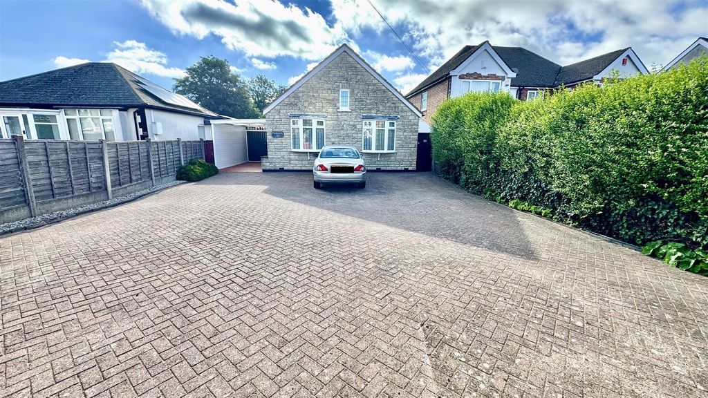 Property photo 1 of 29 Front Garden/Driveway