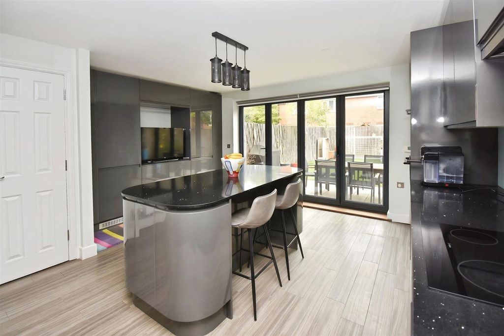 Property photo 2 of 19 4441620c-Bc 20Kitchen 20Diner 20Other 20Angle.Jpg