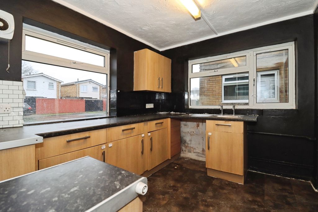 Property photo 2 of 17 Kitchen