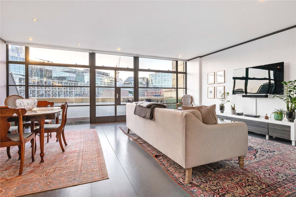 Property photo 3 of 16 Reception