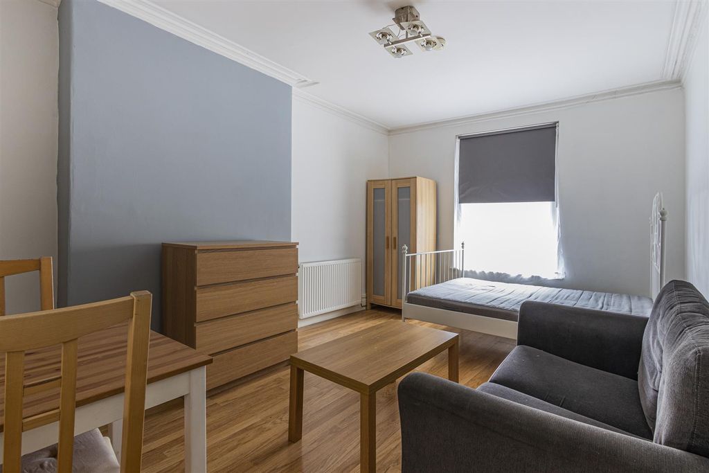 Property photo 2 of 7 Ninian Road 15, 4-4.Jpg