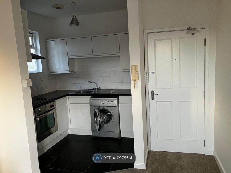 Property photo 3 of 6 Kitchen/Living Room