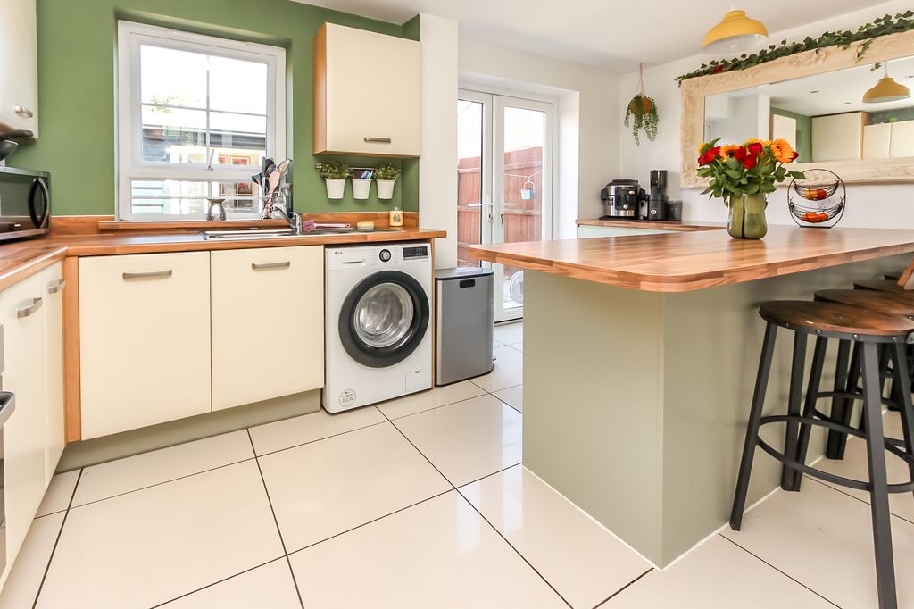 Property photo 3 of 15 Kitchen