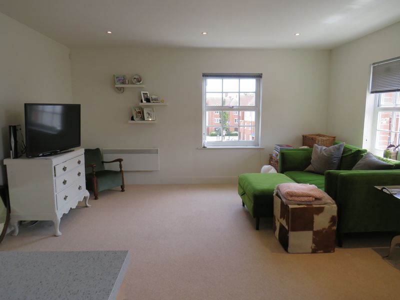 Property photo 3 of 8 Photo 6