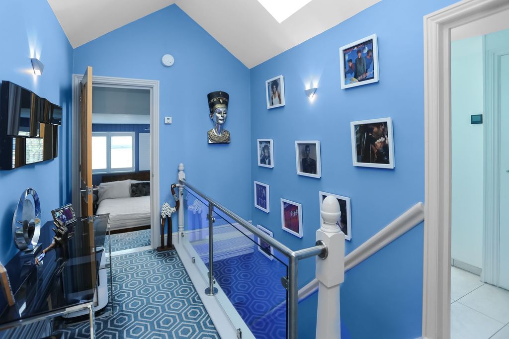 Property photo 2 of 20