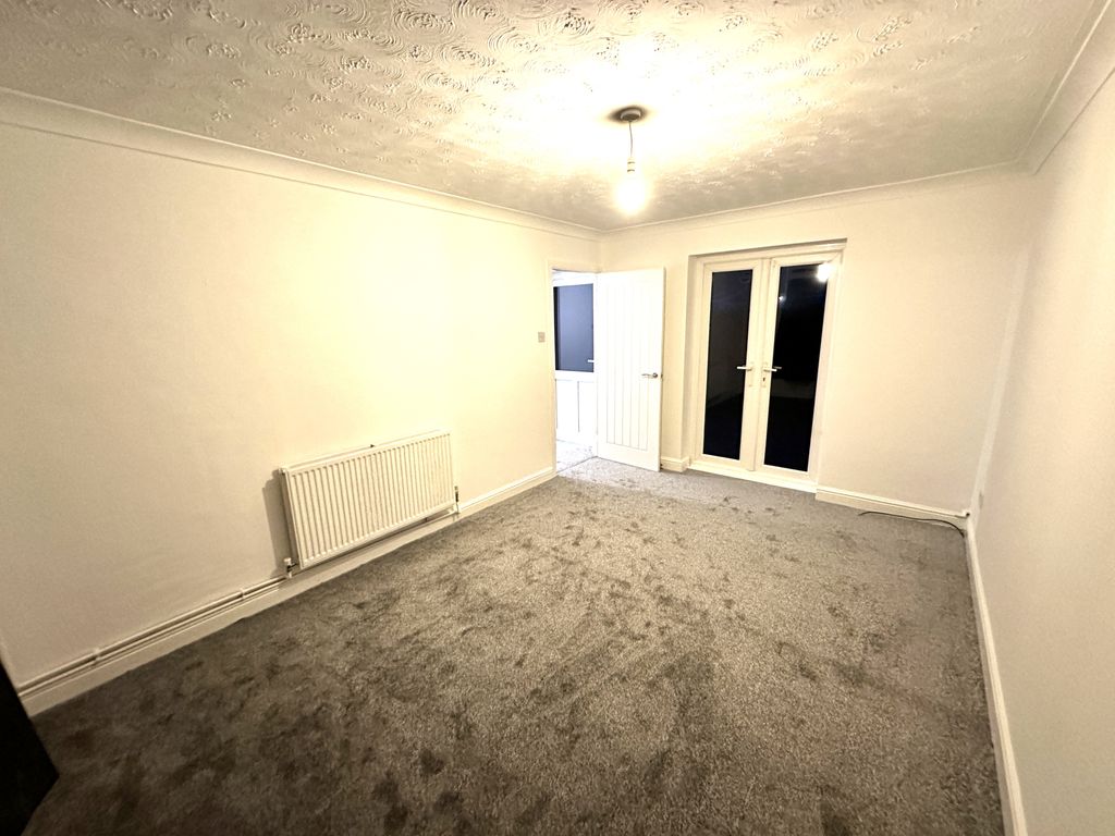 Property photo 2 of 10 Living Room