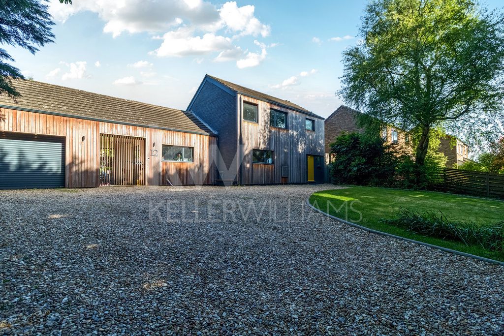 Property photo 2 of 21