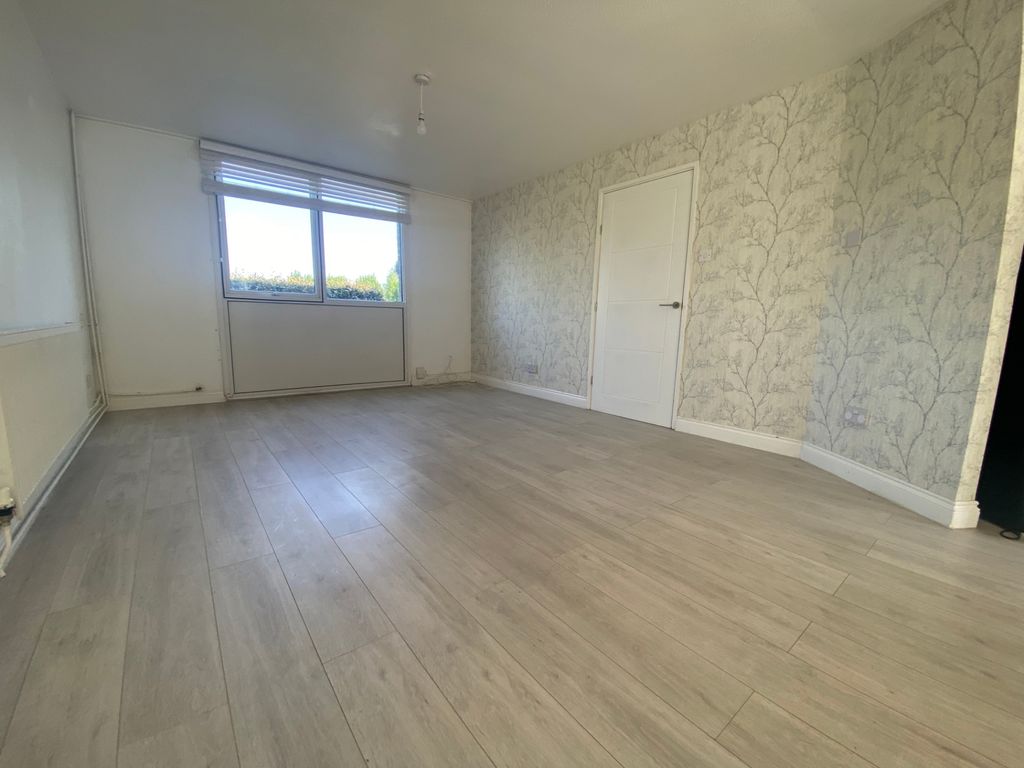 Property photo 3 of 12 Tonmead Road