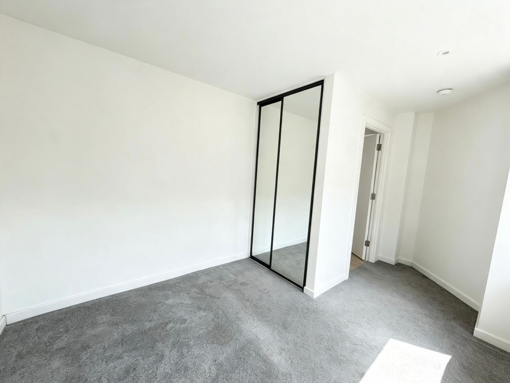 Property photo 2 of 5 Bedroom - 24 Linacre House