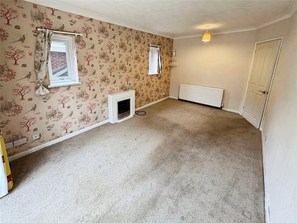 Property photo 3 of 21 Lounge