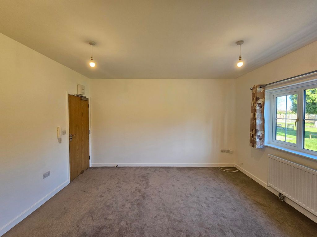Property photo 2 of 8 Image