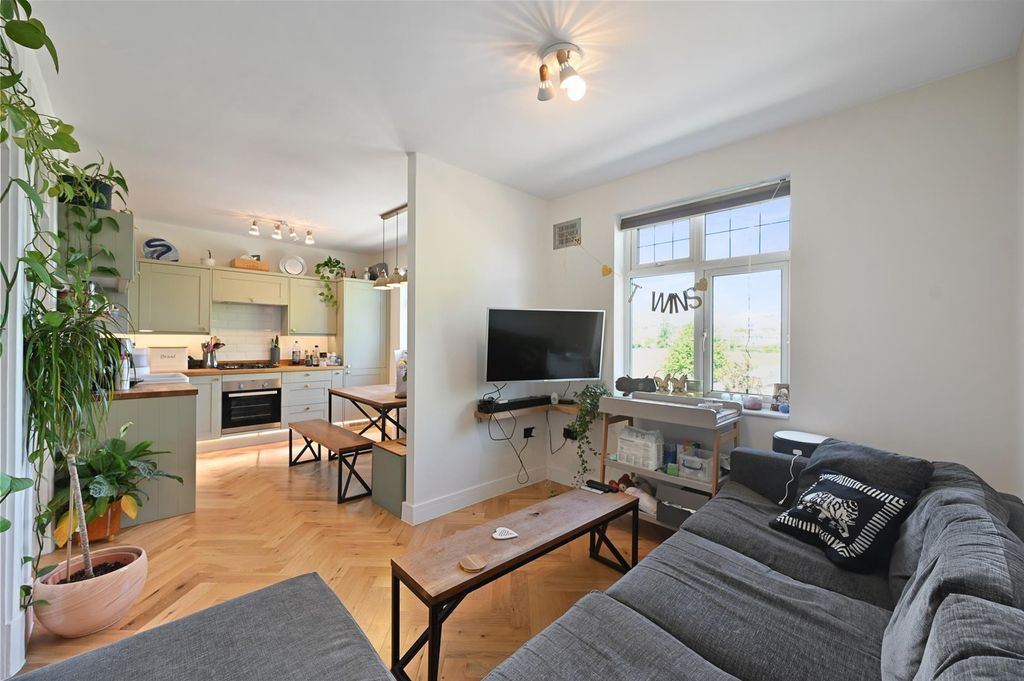 Property photo 3 of 10 Rclr- 12 Gladstone Court- Reception 9 (1).Jpg