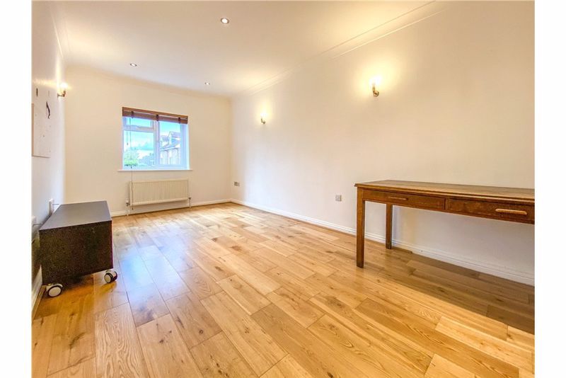 Property photo 3 of 11 Photo 6