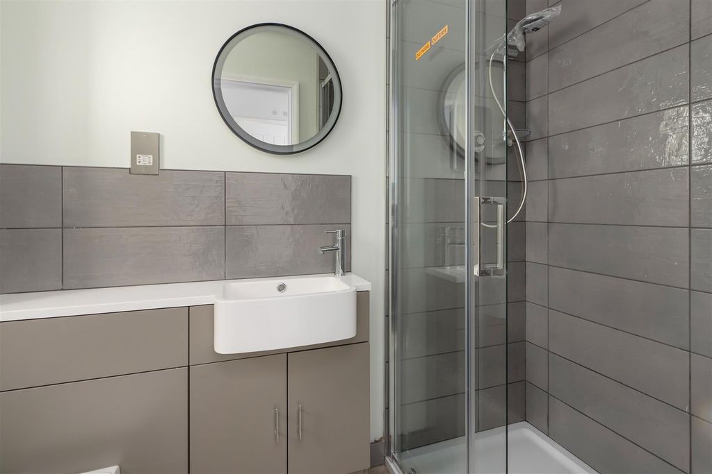 Property photo 3 of 14 Oxford Street, Whitstable