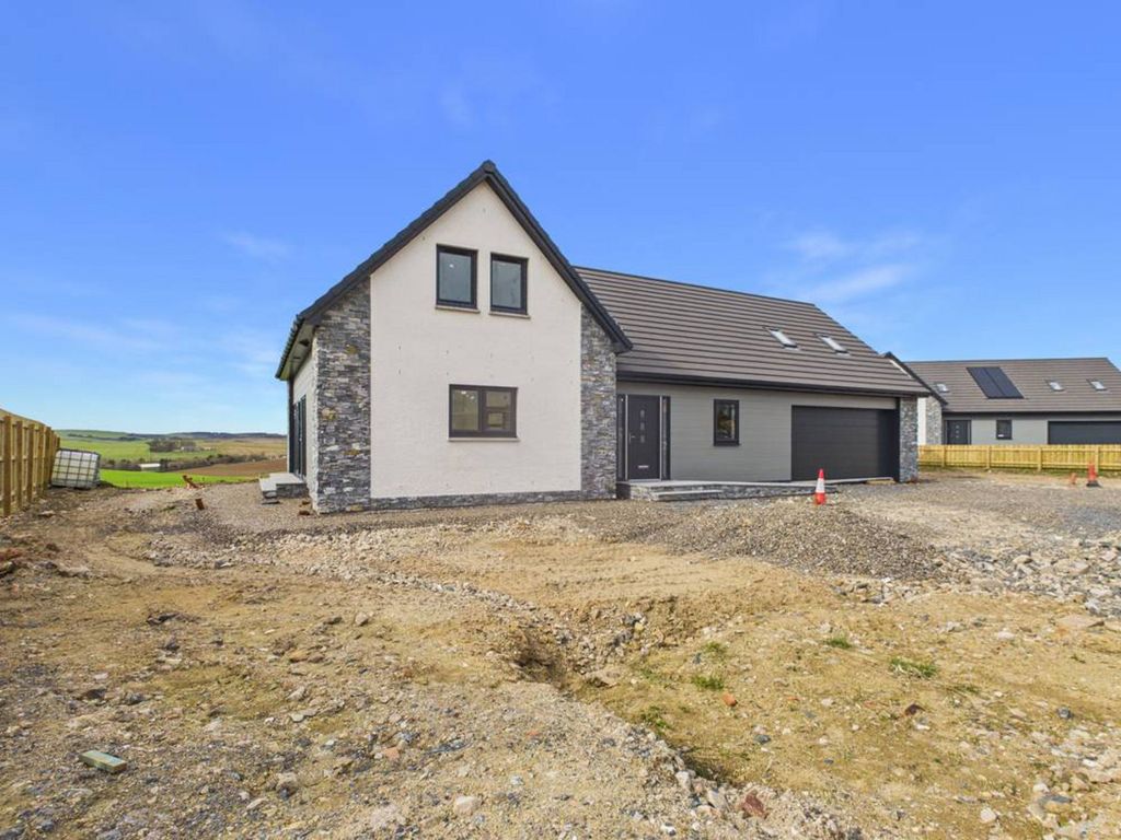 Property photo 2 of 32