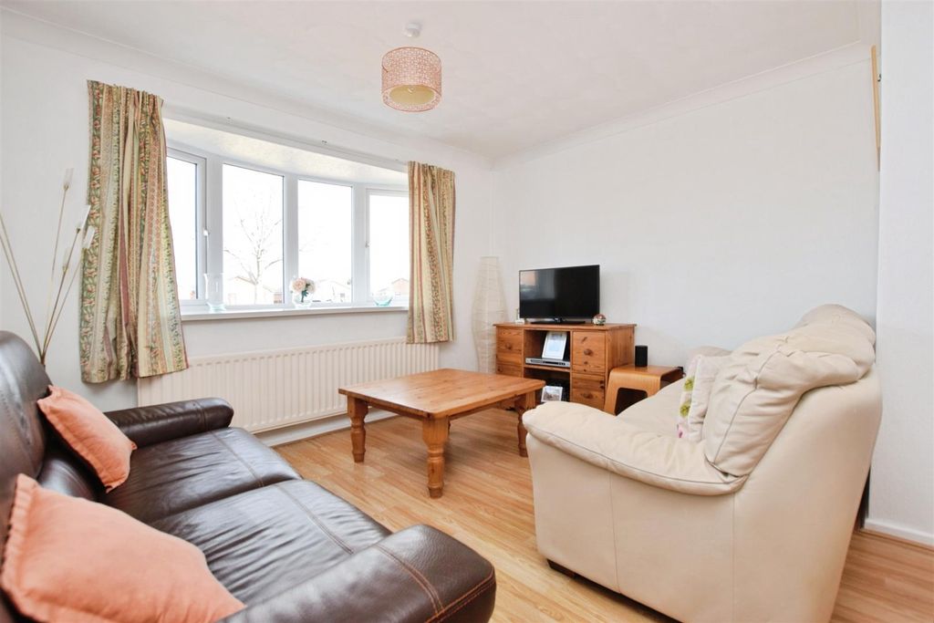 Property photo 2 of 18 Lounge.Jpg