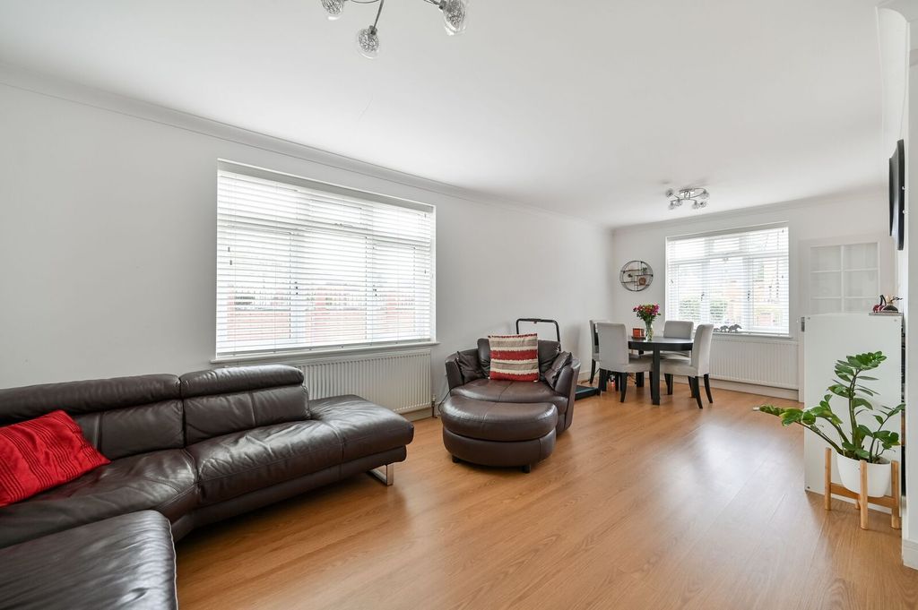 Property photo 2 of 13