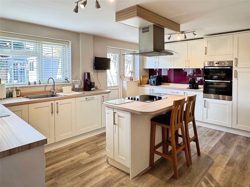 Property photo 2 of 12 Picture No. 18