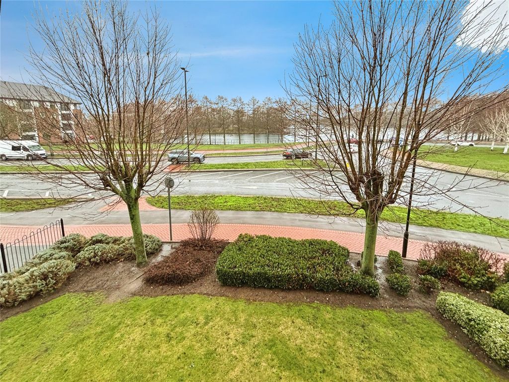 Property photo 2 of 11 Outside