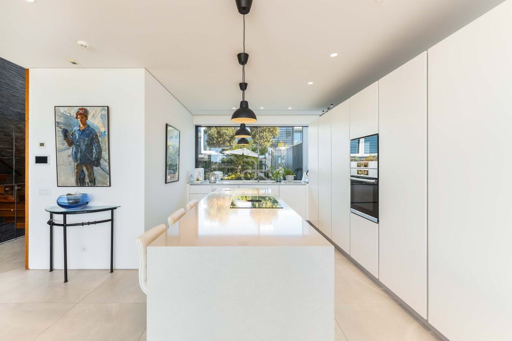 Property photo 2 of 28