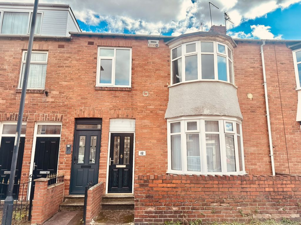 Property photo 1 of 10 3 Bed Flat To Let