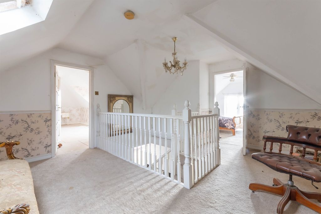 Property photo 2 of 19 Landing