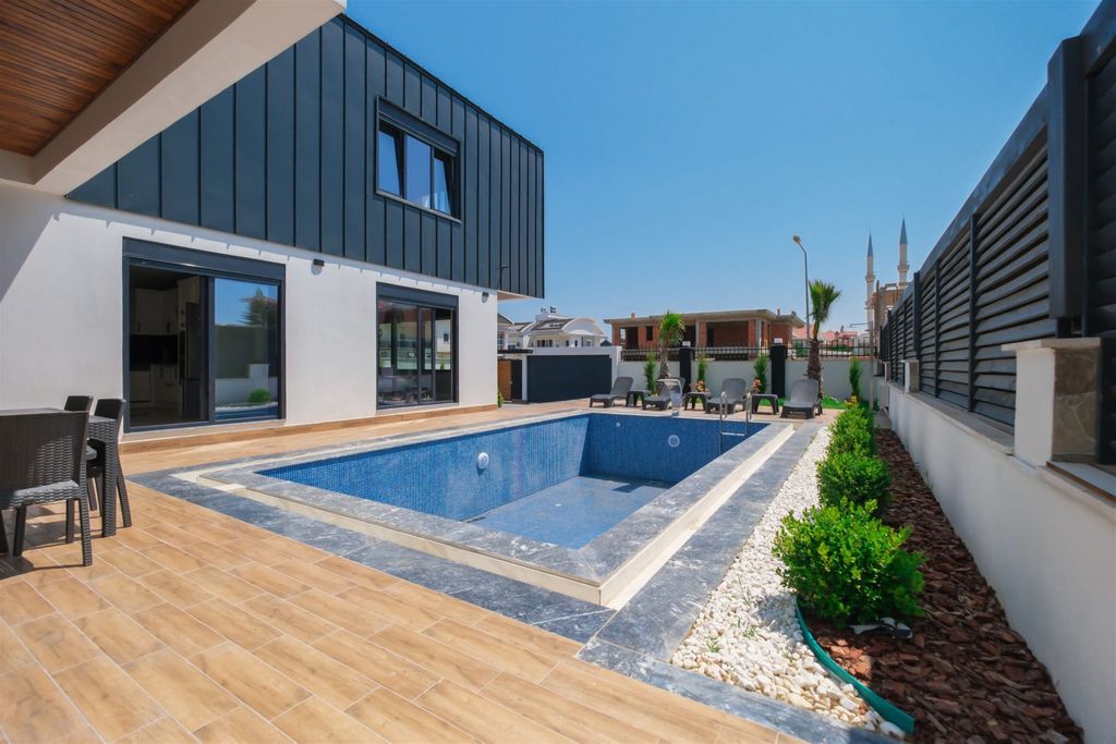 Property photo 2 of 24 Glamorous Villa For Sale In Belek With Luxury Private Facilities - A Private Pool And Garden