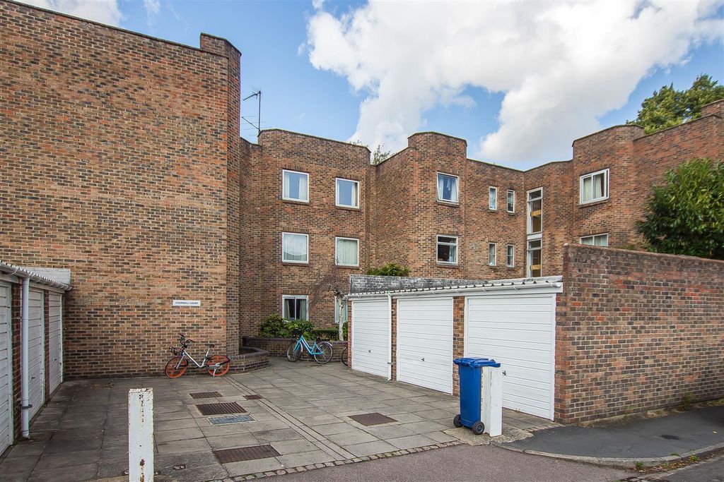 Property photo 1 of 12 9 Cherwell Court.Jpg