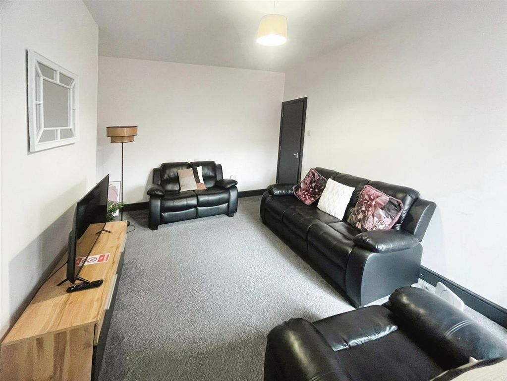 Property photo 3 of 12 00De8367-71A1718d-B1c6-436c-A8B4-E03Aea5F0340.Jpeg