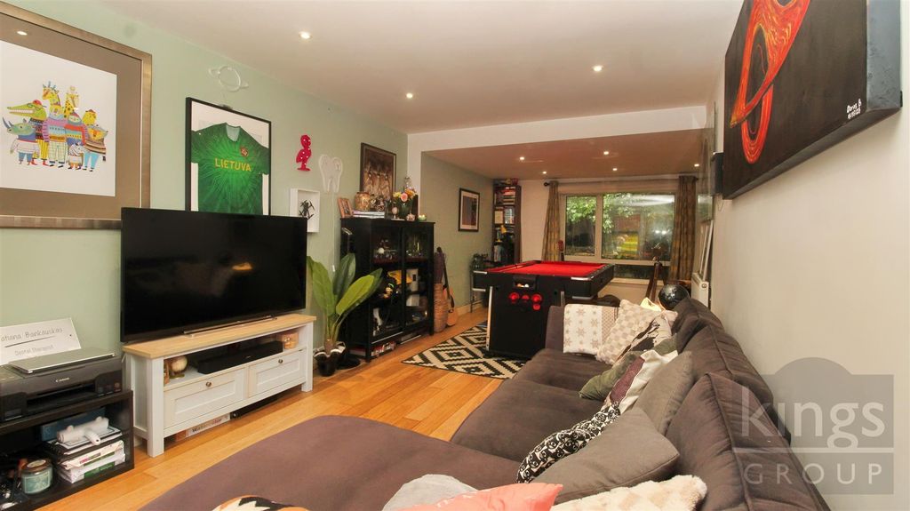 Property photo 2 of 20 Lounge