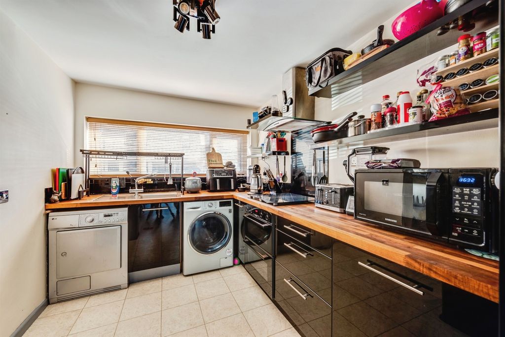 Property photo 3 of 21