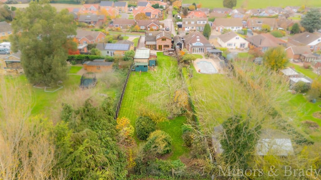 Property photo 2 of 28