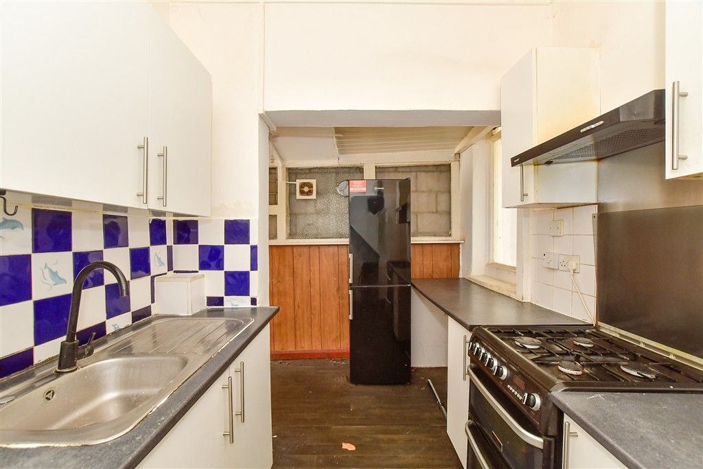 Property photo 1 of 11 Kitchen