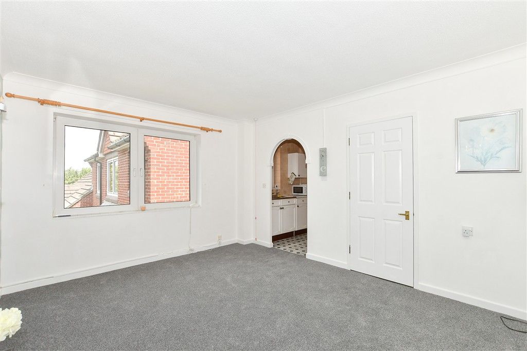 Property photo 3 of 9 Lounge