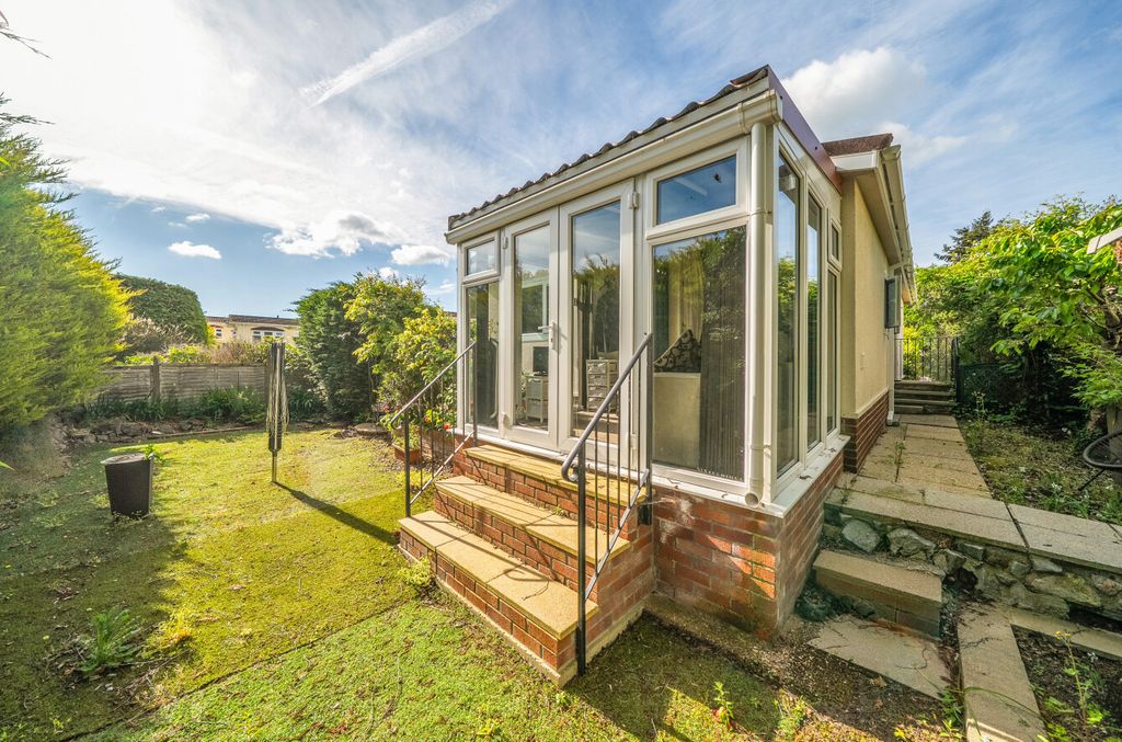 Property photo 2 of 12 Conservatory