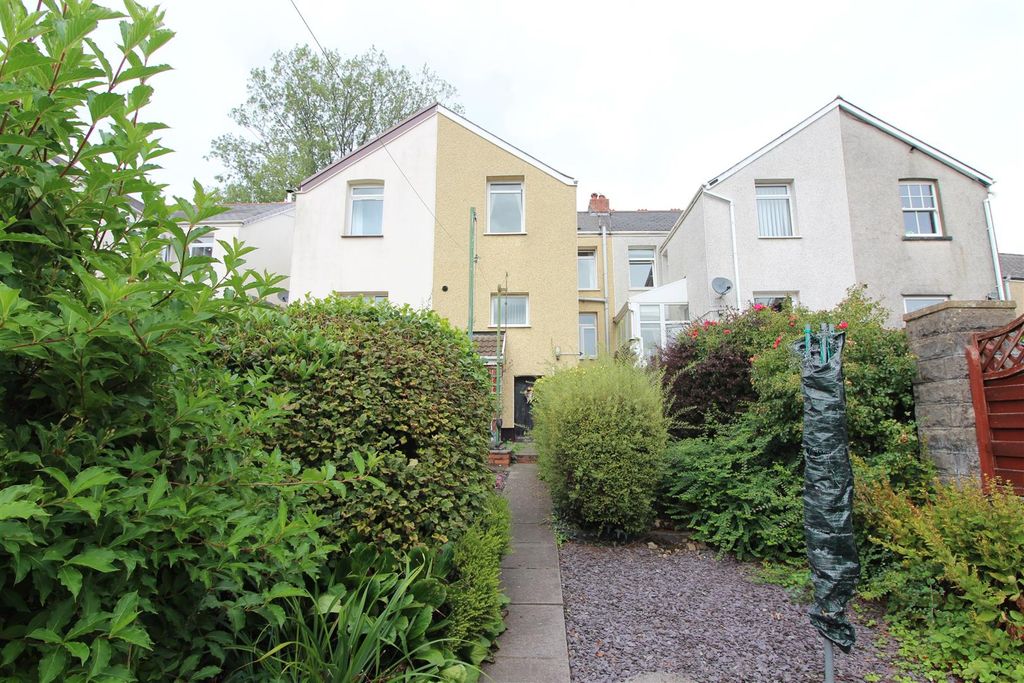 Property photo 2 of 34 Rear Garden