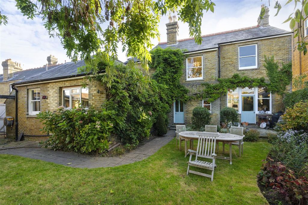 Property photo 3 of 31