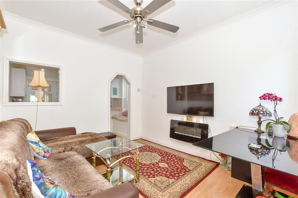 Property photo 3 of 12 Lounge